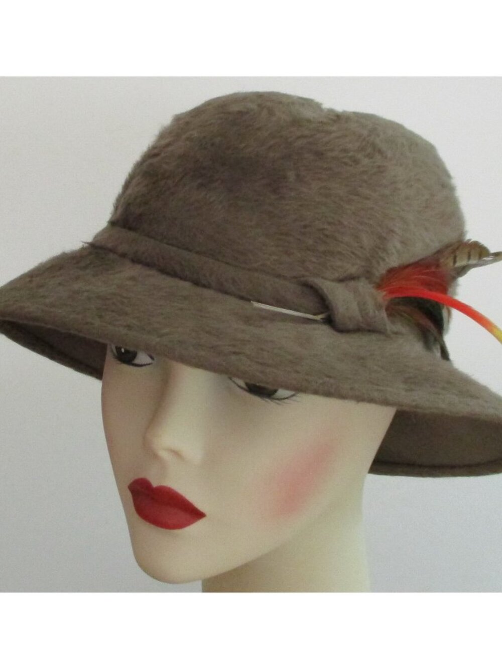 1960s Brown Beaver Felt Fedora Hat w Pheasant Feathers, 21 inch Head
